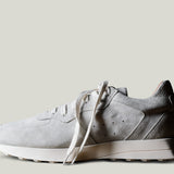 R1 Sneaker . Dirty White Suede