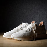 R1 Sneaker . Dirty White Suede