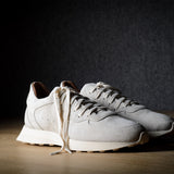 R1 Sneaker . Dirty White Suede