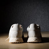 R1 Sneaker . Dirty White Suede