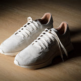 R1 Sneaker . Dirty White Suede