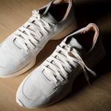 R1 Sneaker . Dirty White Suede