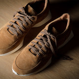 R1 Sneaker . Tan Suede